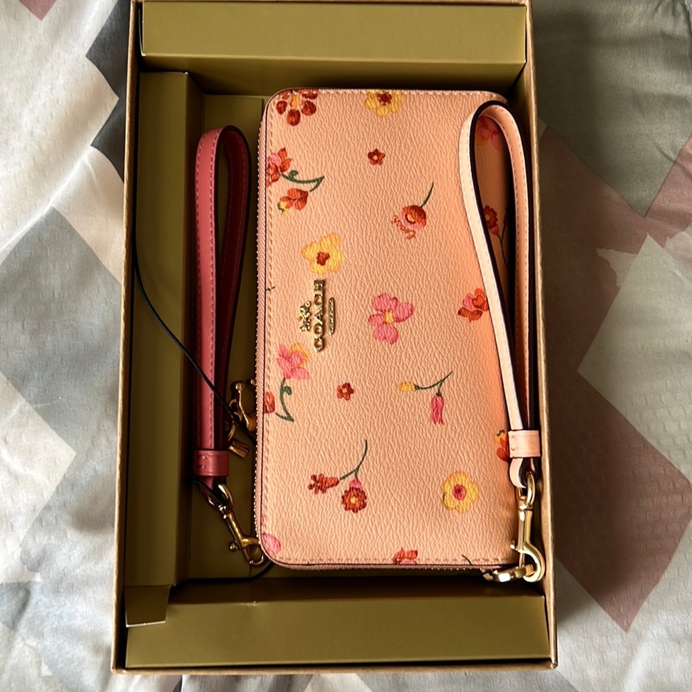 Coach wallet never used brand new